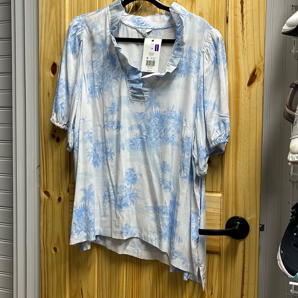 crown & ivy Tops - Blue and White Tropical Vibes